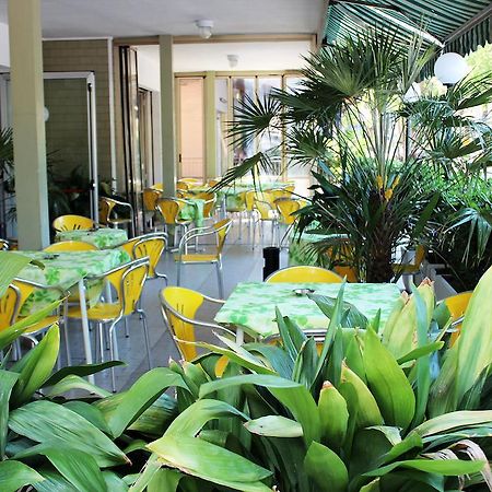 Hotel Leda Rimini Buitenkant foto