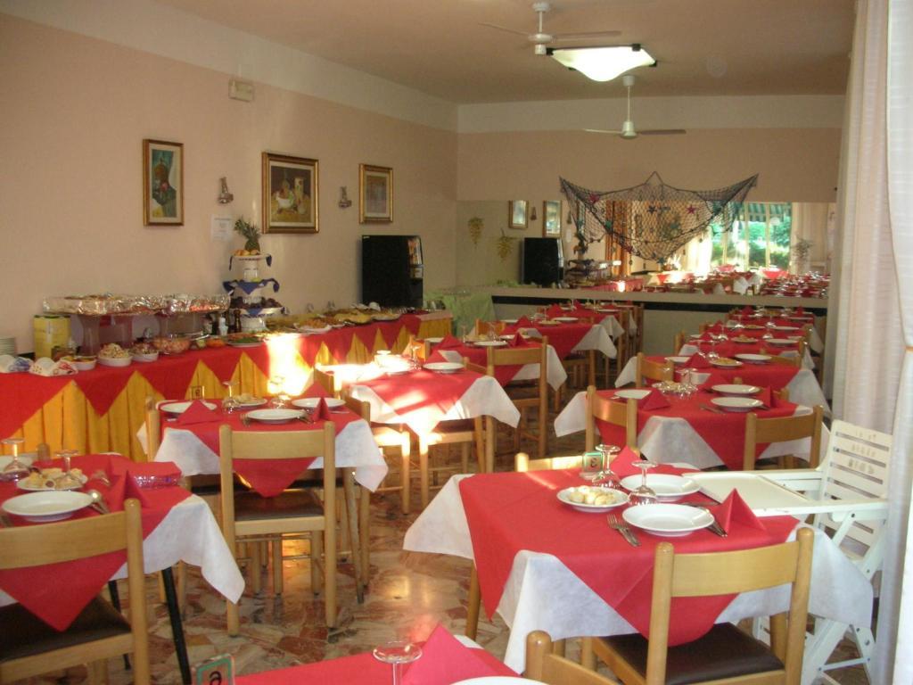 Hotel Leda Rimini Buitenkant foto