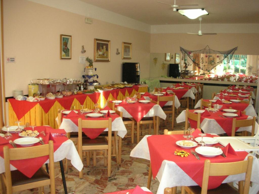 Hotel Leda Rimini Buitenkant foto