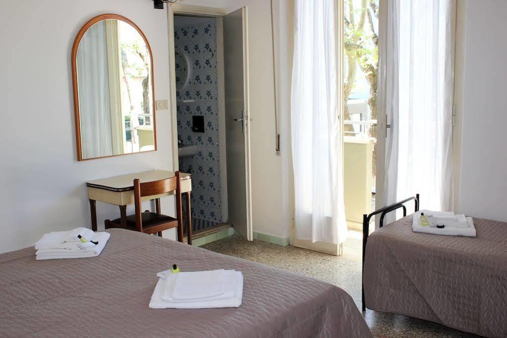 Hotel Leda Rimini Buitenkant foto
