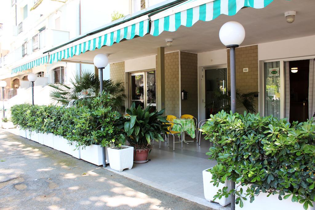 Hotel Leda Rimini Buitenkant foto